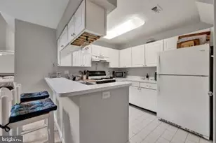 2324 Falls Gable Ln, Baltimore, MD 21209 - Photo 9