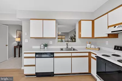 606 Marianne Lane, Baltimore, MD 21228 - Photo 9