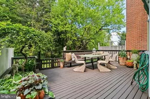 4 Hume Ct, Towson, MD 21204 - Photo 1