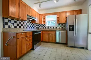 916 Beaverbank Cir, Baltimore, MD 21286 - Photo 7