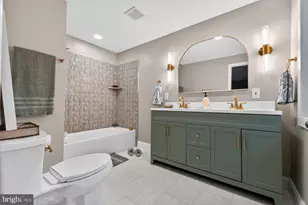 409 Oak Ct, Baltimore, MD 21228 - Photo 19