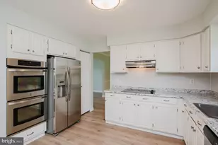 12221 Rohan Ct, Owings Mills, MD 21117 - Photo 5