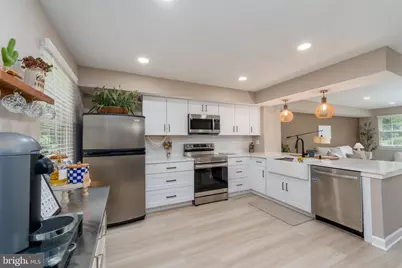 26 Golden Hill Ct, Catonsville, MD 21228 - Photo 9