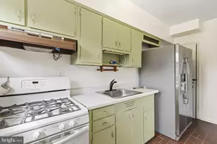 8300 Ridgely Oak Rd, Baltimore, MD 21234 - Photo 9