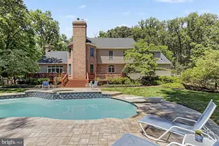 1 Lakecrest Ct, Towson, MD 21286 - Photo 3