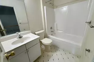 746 Villager Cir, Baltimore, MD 21222 - Photo 13