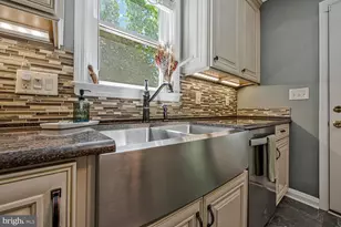 902 Locustvale Rd, Towson, MD 21204 - Photo 9