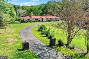 4 Jonathans Ct, Cockeysville, MD 21030 - Photo 3