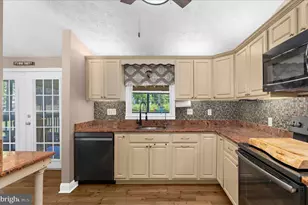 1938 Sue Creek Dr, Baltimore, MD 21221 - Photo 9