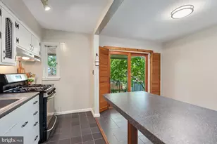 8324 Ridgely Oak Rd, Parkville, MD 21234 - Photo 15