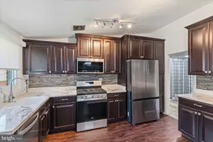 902 Bittersweet Rd, Baltimore, MD 21208 - Photo 9