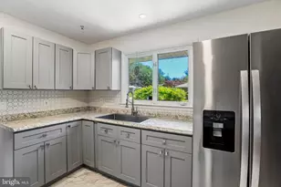 1203 Nuwood Dr, Baltimore, MD 21228 - Photo 7
