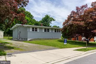 8206 Arrowhead Rd, Pikesville, MD 21208 - Photo 3