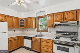211 Hillendale Ave, Baltimore, MD 21227 - Photo 11