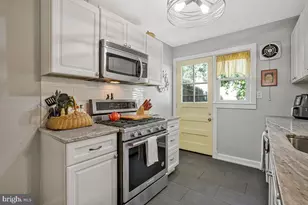 57 Garden Ridge Rd, Baltimore, MD 21228 - Photo 9