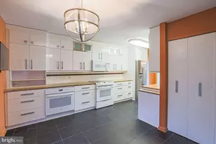 708 Old Crossing Dr, Baltimore, MD 21208 - Photo 5