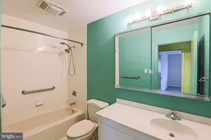 708 Old Crossing Dr, Baltimore, MD 21208 - Photo 19