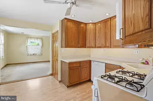 8240 Longpoint Rd, Baltimore, MD 21222 - Photo 11