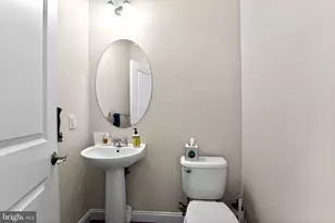 130 Linden Pl, Towson, MD 21286 - Photo 19