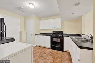 21 Box Cir, Baltimore, MD 21221 - Photo 17