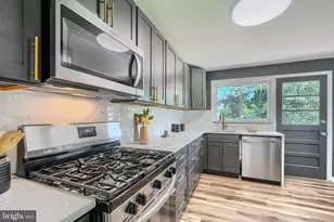 6821 Barnett Rd, Baltimore, MD 21239 - Photo 7