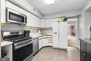 6 Lamplighter Ct, Pikesville, MD 21208 - Photo 9
