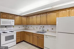 8 Stonehenge Cir, Baltimore, MD 21208 - Photo 15