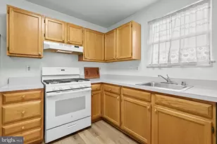 16 Ritters Ln, Owings Mills, MD 21117 - Photo 9