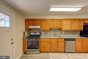 913 Regina Dr, Baltimore, MD 21227 - Photo 7