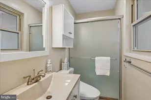 146 Holly Cir, Baltimore, MD 21221 - Photo 13