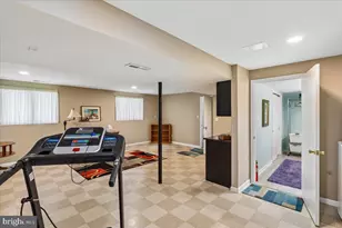 146 Holly Cir, Baltimore, MD 21221 - Photo 23