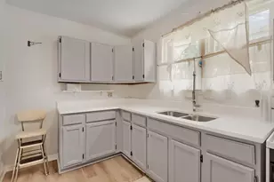 8005 Harris Ave, Parkville, MD 21234 - Photo 7