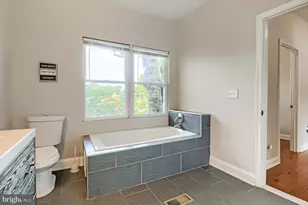 6604 Sherwood Rd, Baltimore, MD 21239 - Photo 11