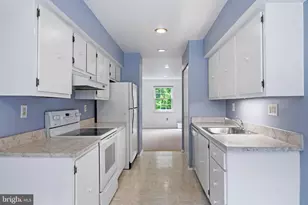 50 Oak Shadows Ct, Baltimore, MD 21228 - Photo 7