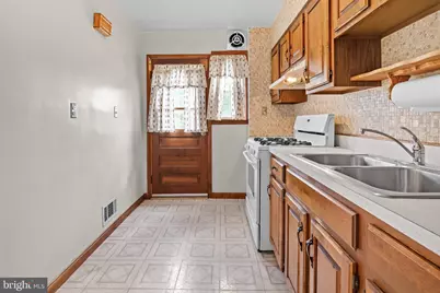 423 Westshire Drive, Baltimore, MD 21228 - Photo 13