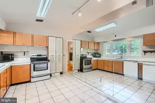 3204 Timberfield Ln, Pikesville, MD 21208 - Photo 9