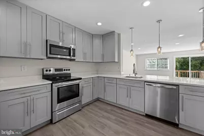 122 Courtland Woods Circle, Pikesville, MD 21208 - Photo 5
