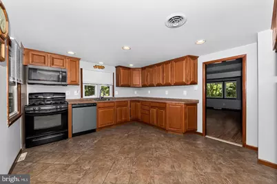 2021 Holly Neck, Baltimore, MD 21221 - Photo 5