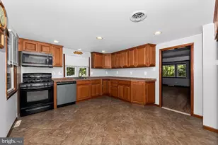 2021 Holly Neck, Baltimore, MD 21221 - Photo 5