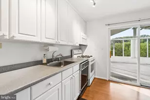 1111 Raven Dr, Baltimore, MD 21227 - Photo 15