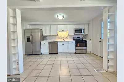 1006 Circle Drive, Baltimore, MD 21227 - Photo 9