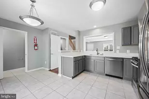 656 Villager Cir, Baltimore, MD 21222 - Photo 7