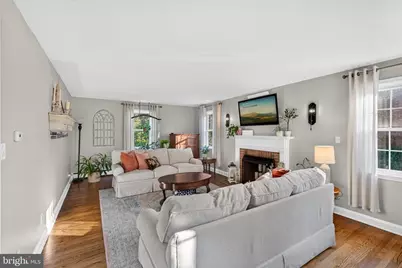 8206 Robin Hood Court, Towson, MD 21204 - Photo 11