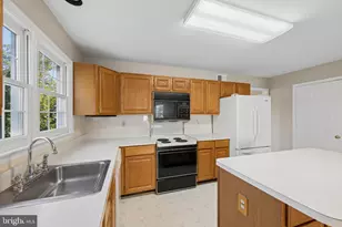 23 Franklin Tree Ct, Catonsville, MD 21228 - Photo 9