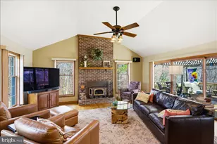 300 Owings Hill Ct, Owings, MD 20736 - Photo 15