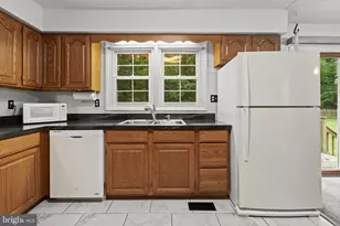 8819 Lafayette Dr, Owings, MD 20736 - Photo 9