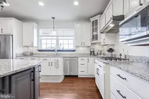 9193 Crescent Ln, La Plata, MD 20646 - Photo 5