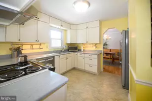 8555 Ridge Ct, Waldorf, MD 20603 - Photo 9