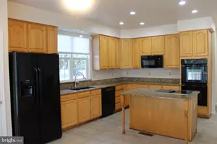 10111 Astill Ct, Waldorf, MD 20603 - Photo 9