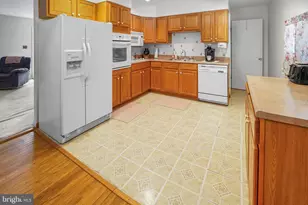 9614 Charles Ct, La Plata, MD 20646 - Photo 5